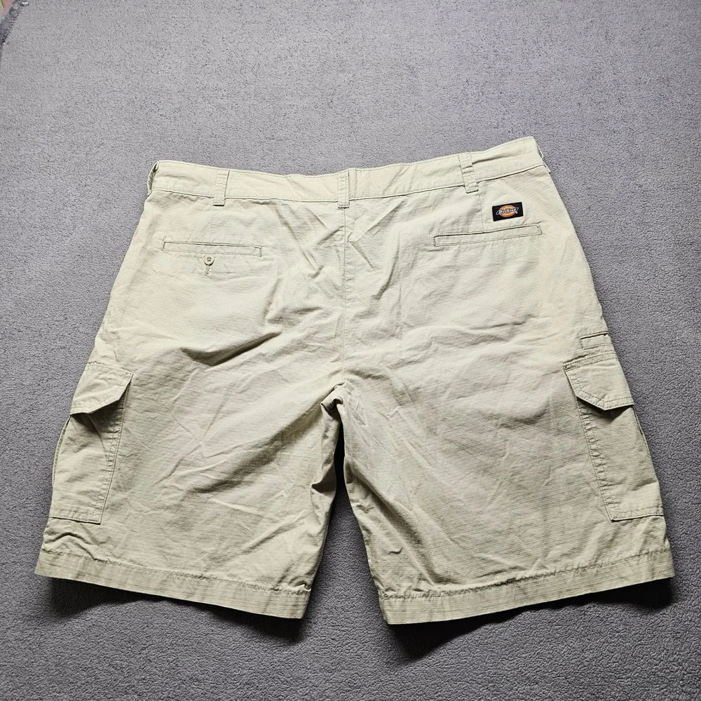 Dickies Mens 44 Relaxed Fit Cargo Shorts Khaki Cotton Ripstop WR351RST Stone
